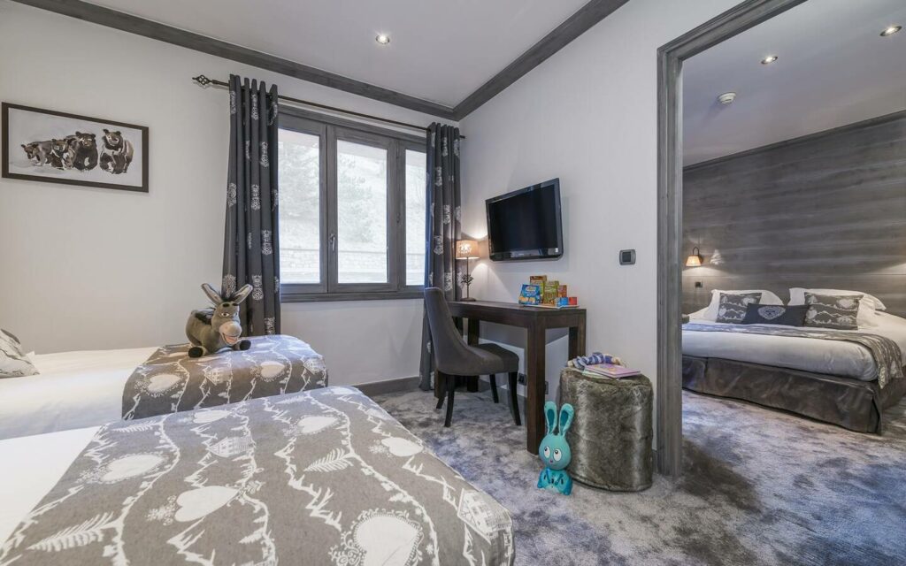 1119_family-room-4pers.-3