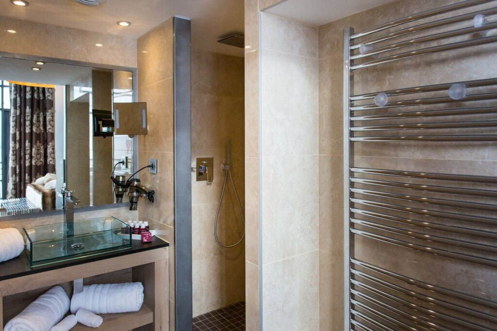 cf-tajimah-chambres-et-sdb-03-suite-mezzanine