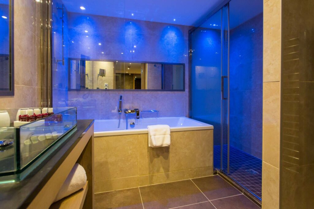 cf-tajimah-chambres-et-sdb-06-suite-mezzanine